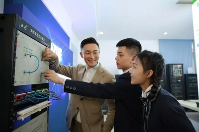 教學(xué)研發(fā)顯實(shí)力 新華互聯(lián)網(wǎng)科技五大專業(yè)特色學(xué)院亮點(diǎn)解析